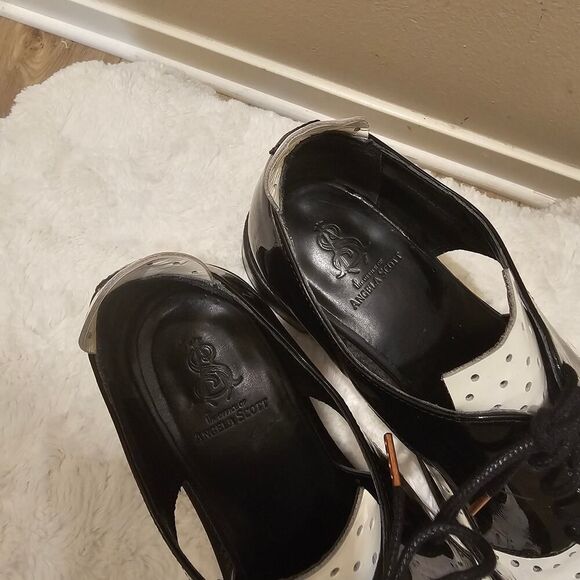 The Office of Angela Scott Mr. Muffin Cut-Out Derby Women's Shoes Size 38 - Picture 2 of 9
